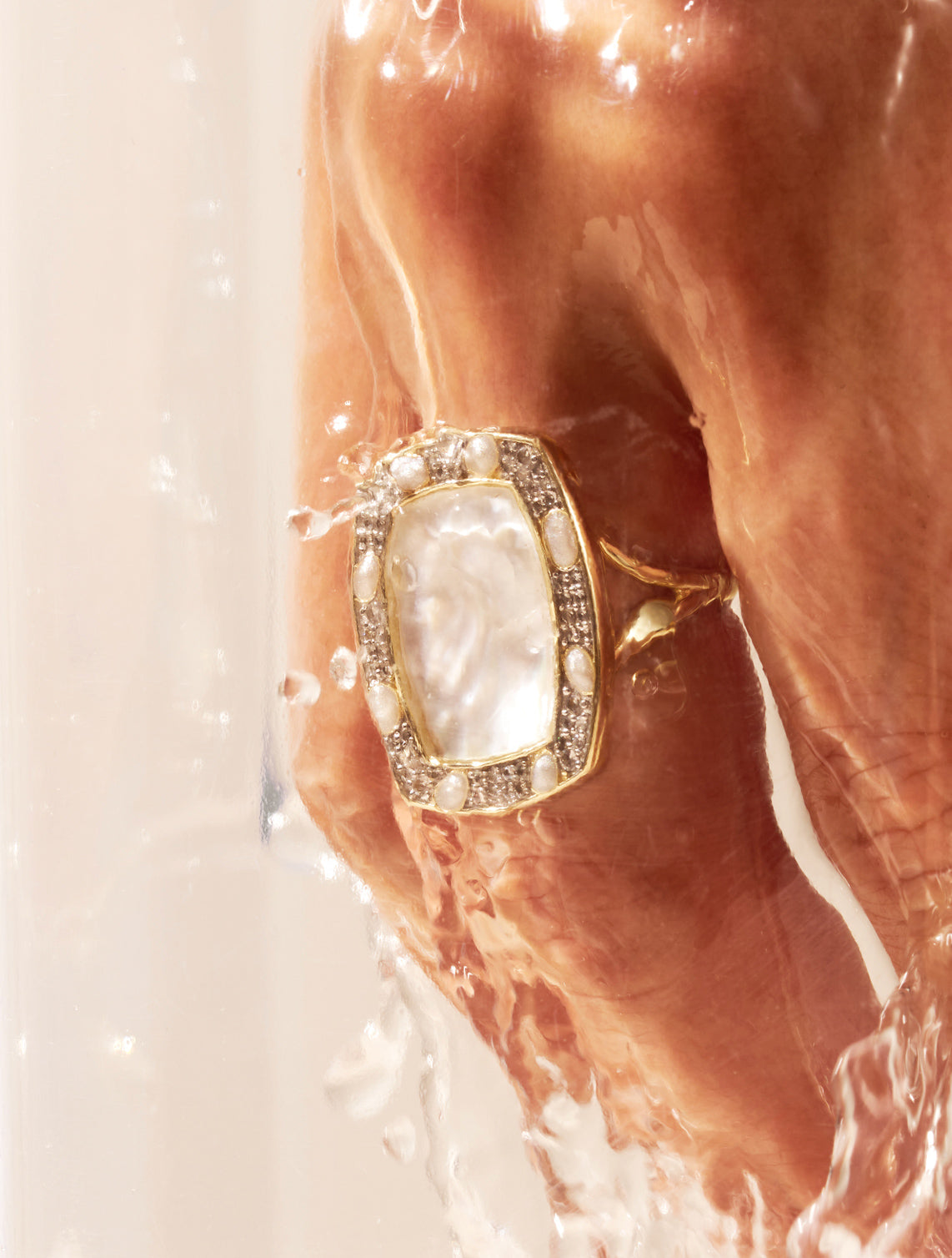 Bague_doree_blanche_nacre