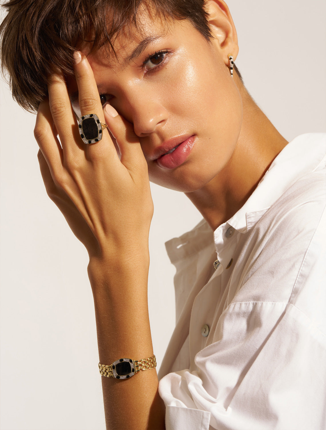Bague_doree_noire_bracelet_onyx_texture_boucles doreilles_email