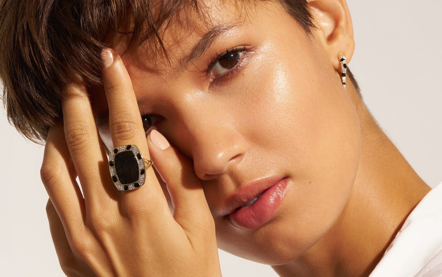 Bague_doree_onyx_boucles doreilles_noires