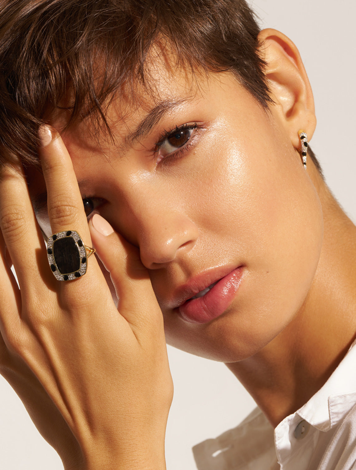 Bague_doree_onyx_boucles doreilles_noires