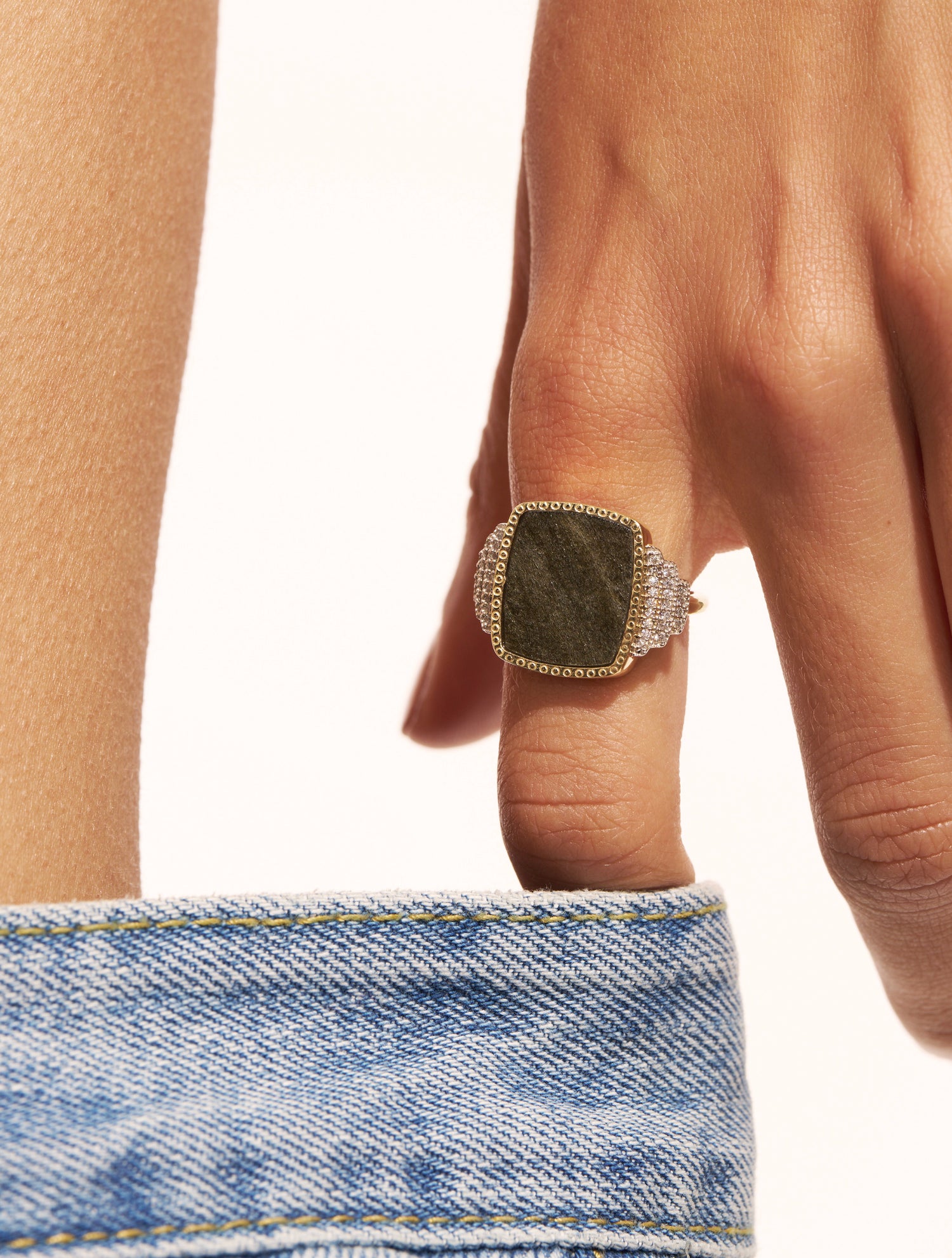bague kara carré obsidienne dorée pierre noire