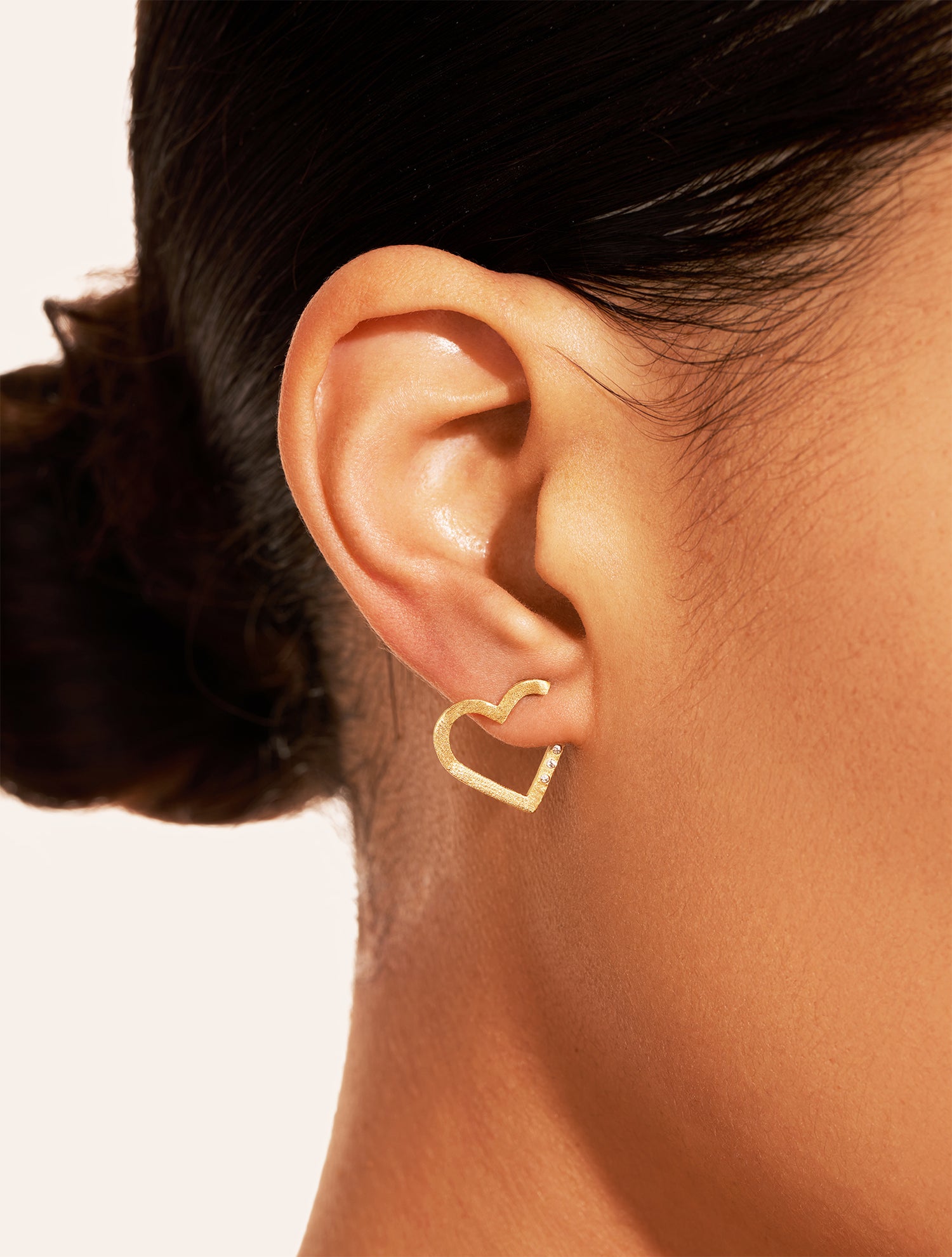 Magnetic Heart Earrings - White Zircons