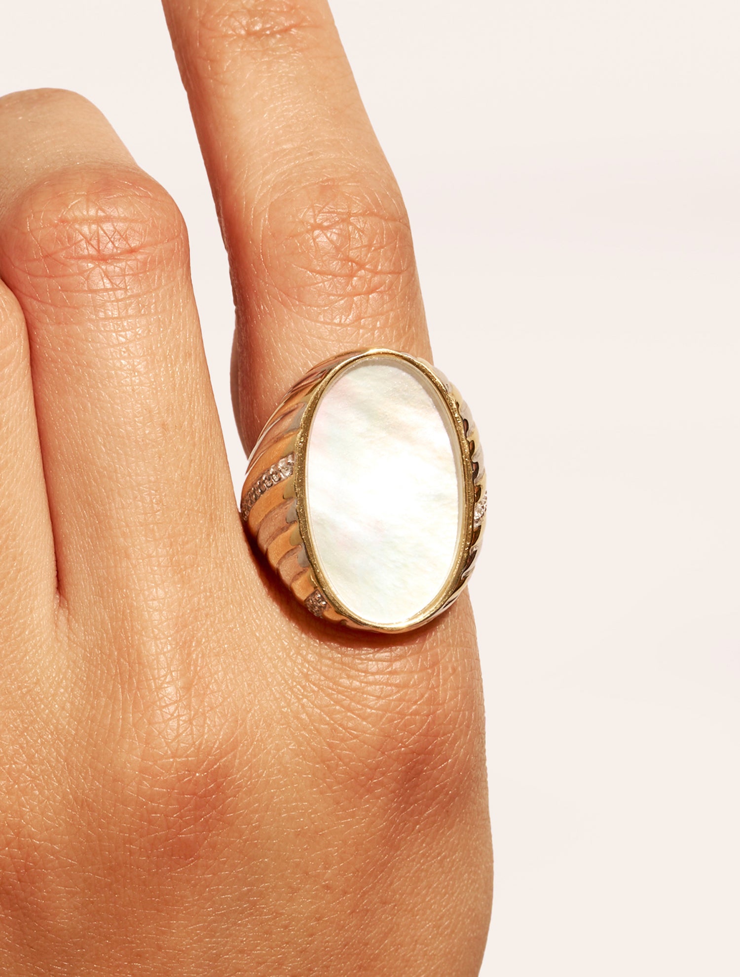 Amara Ring - Mother of Pearl