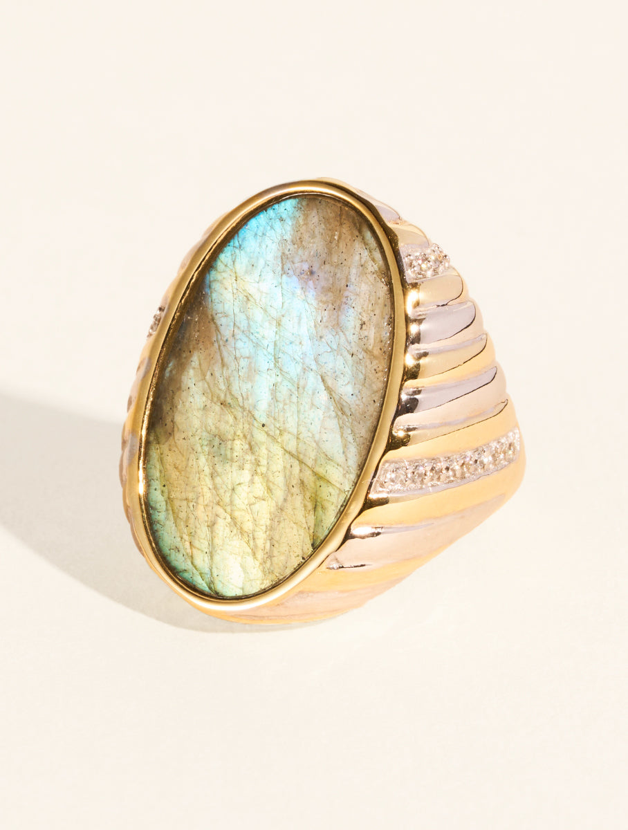Amara Ring - Labradorite