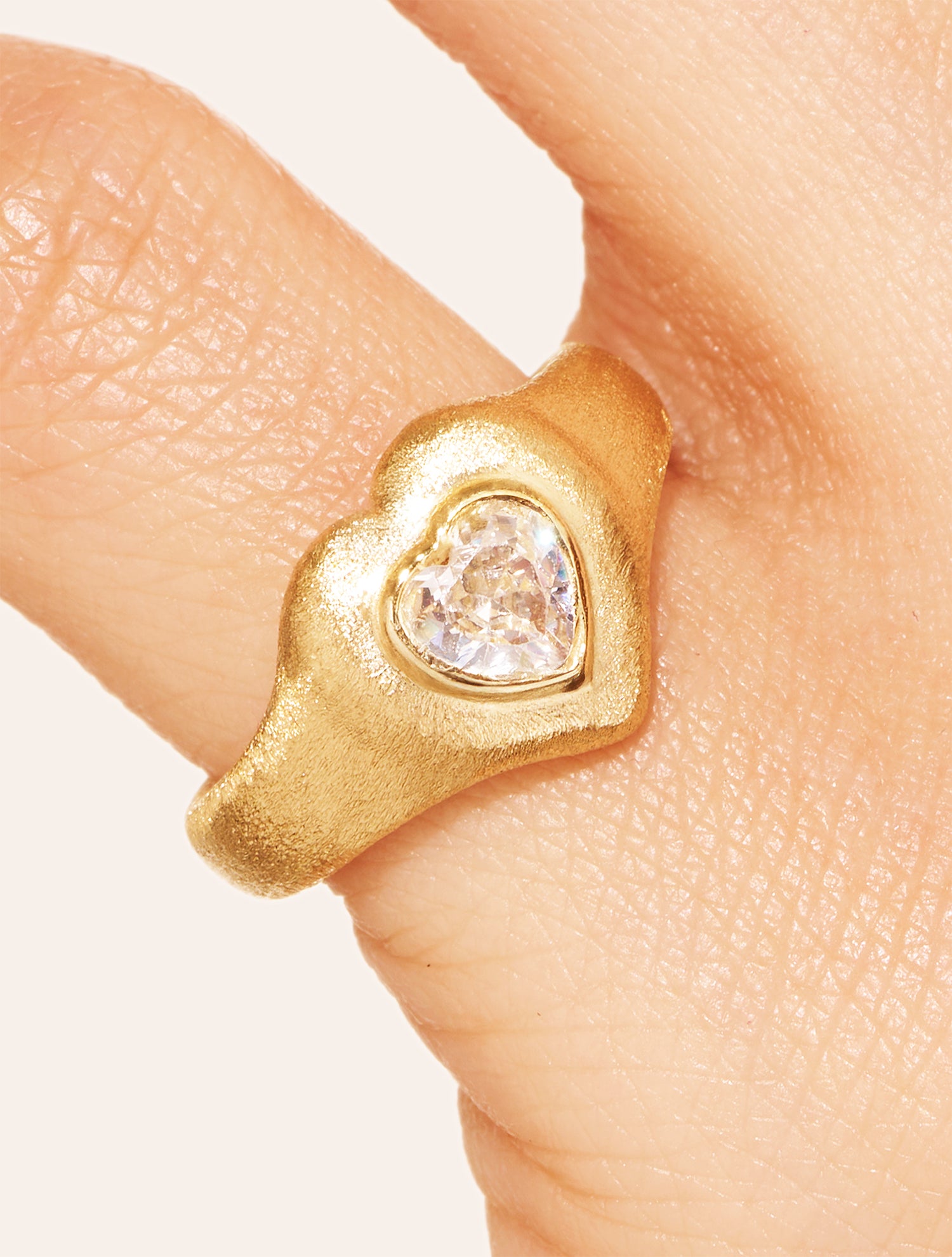 Magnetic Heart Ring - White Zircon