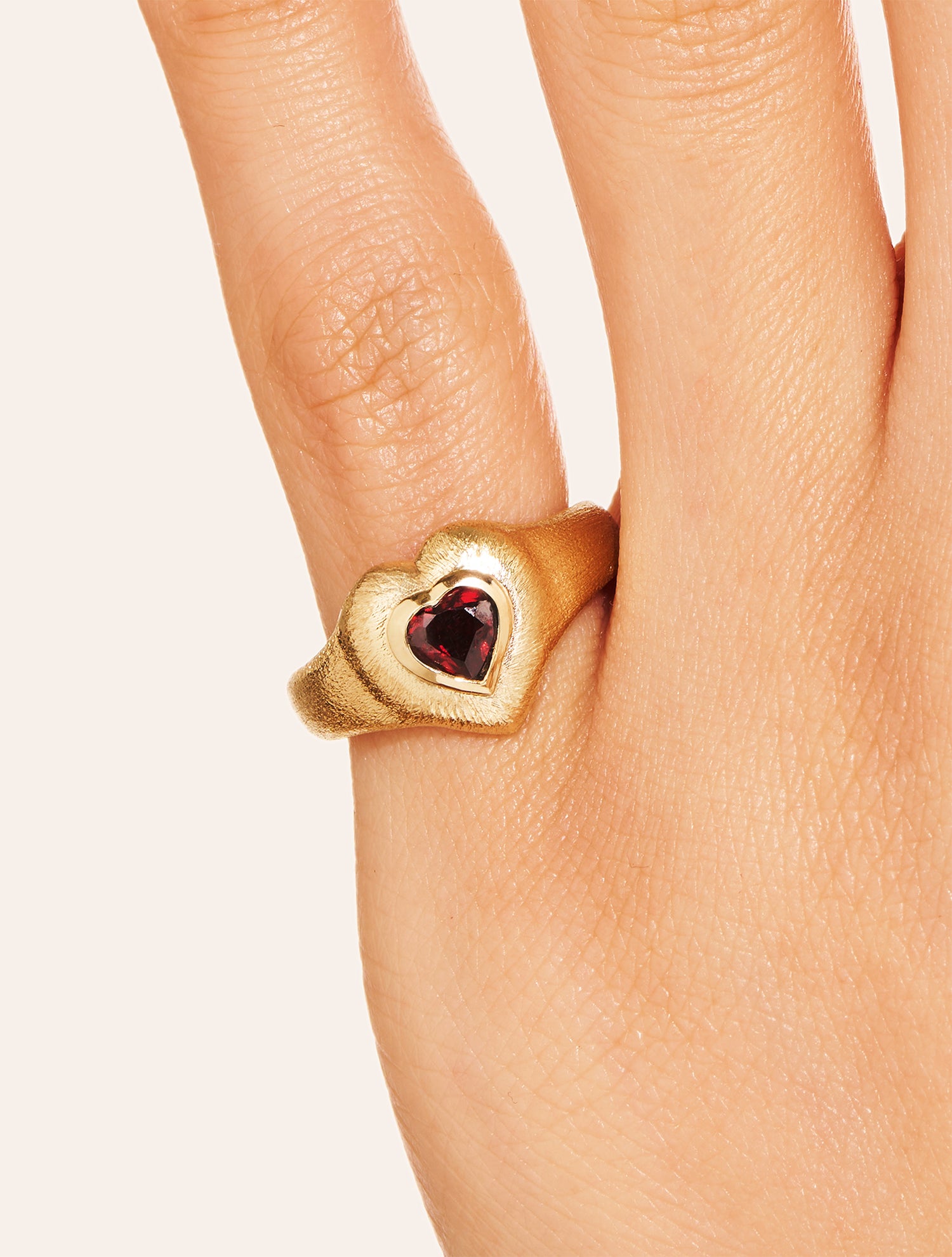 Magnetic Heart Ring - Burgundy Colored Quartz