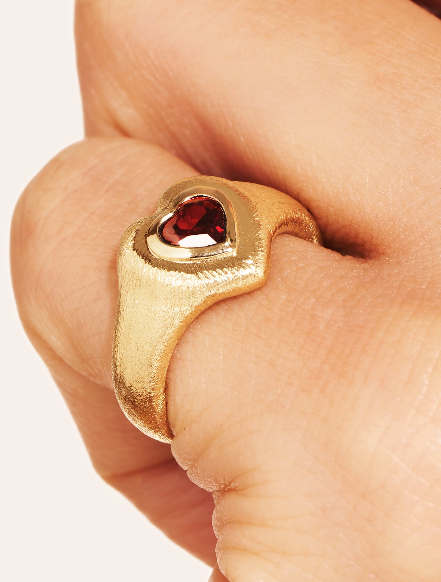 Magnetic Heart Ring - Burgundy Colored Quartz