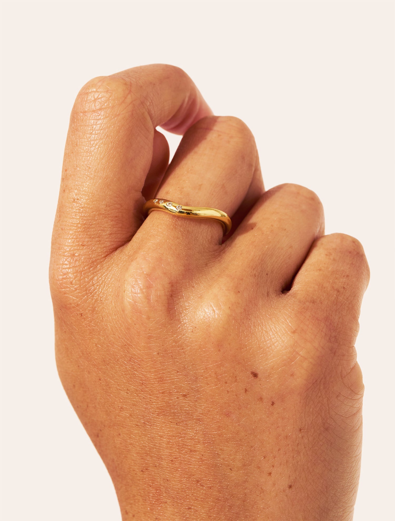 Origine ring with 4 set zircons