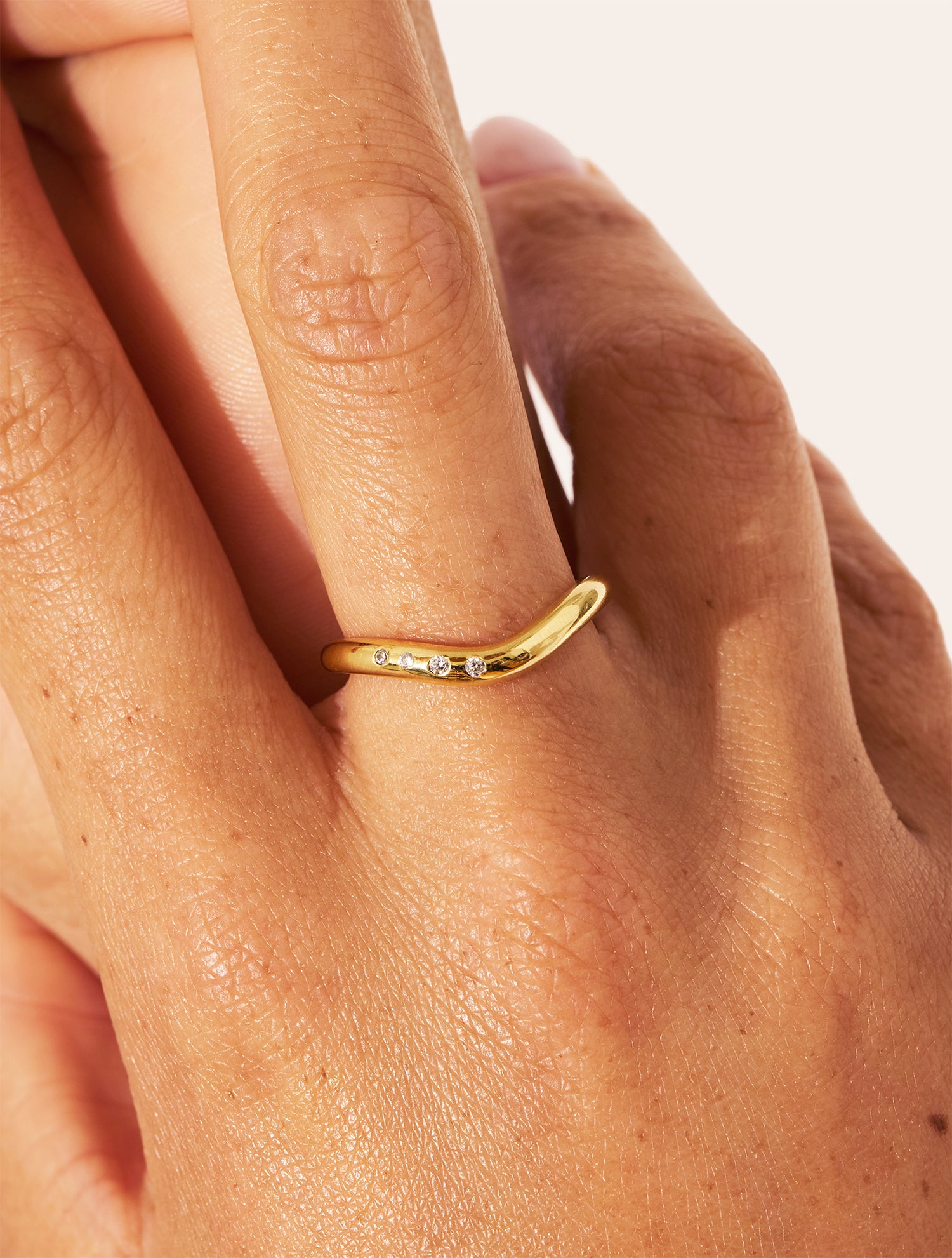 Origine ring with 4 set zircons