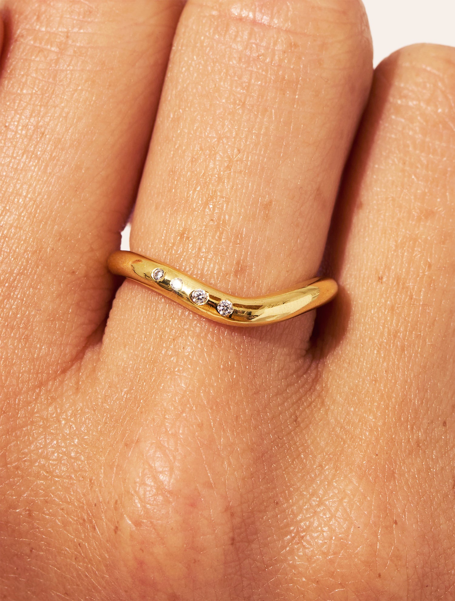 Origine ring with 4 set zircons