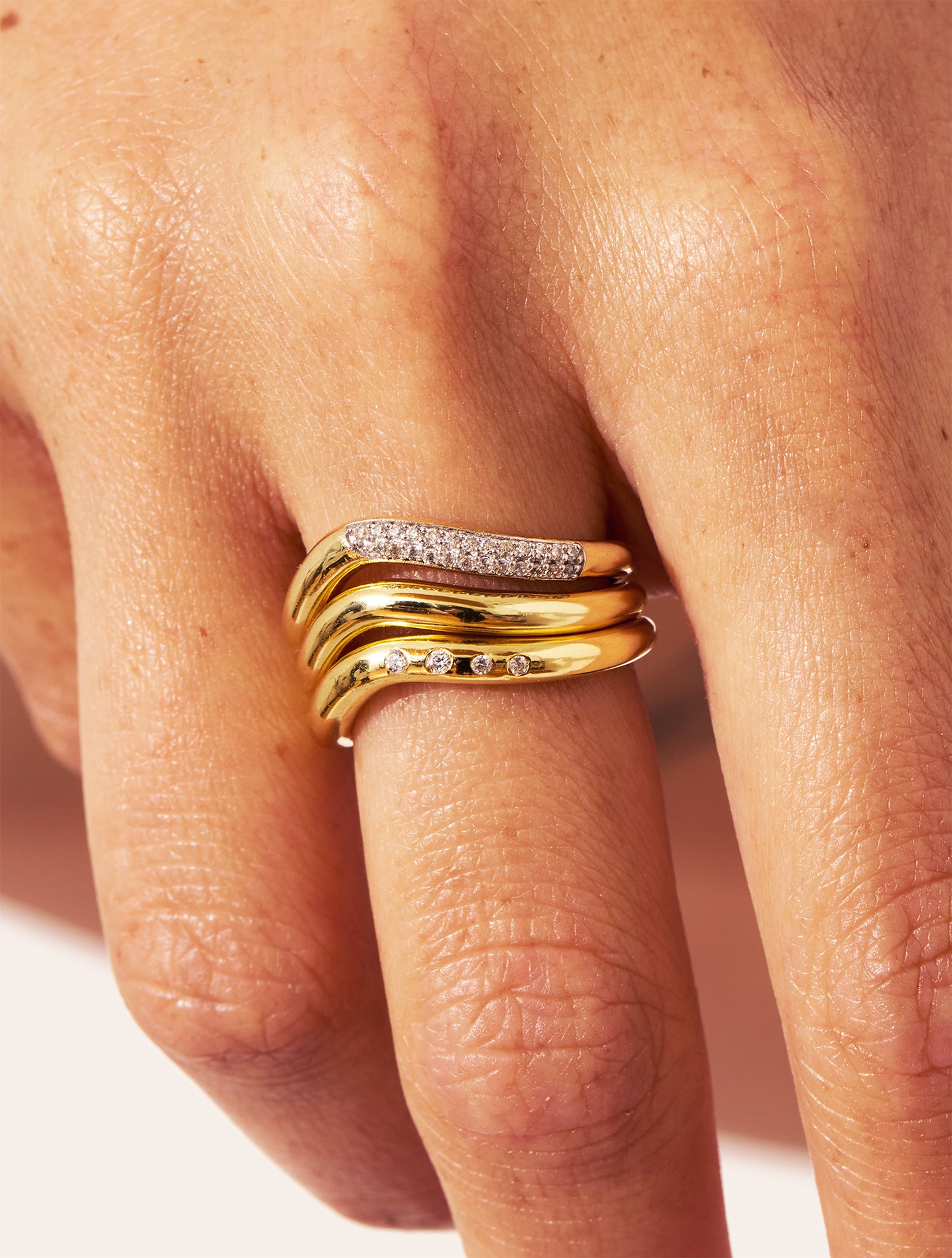 Origine ring with 4 set zircons