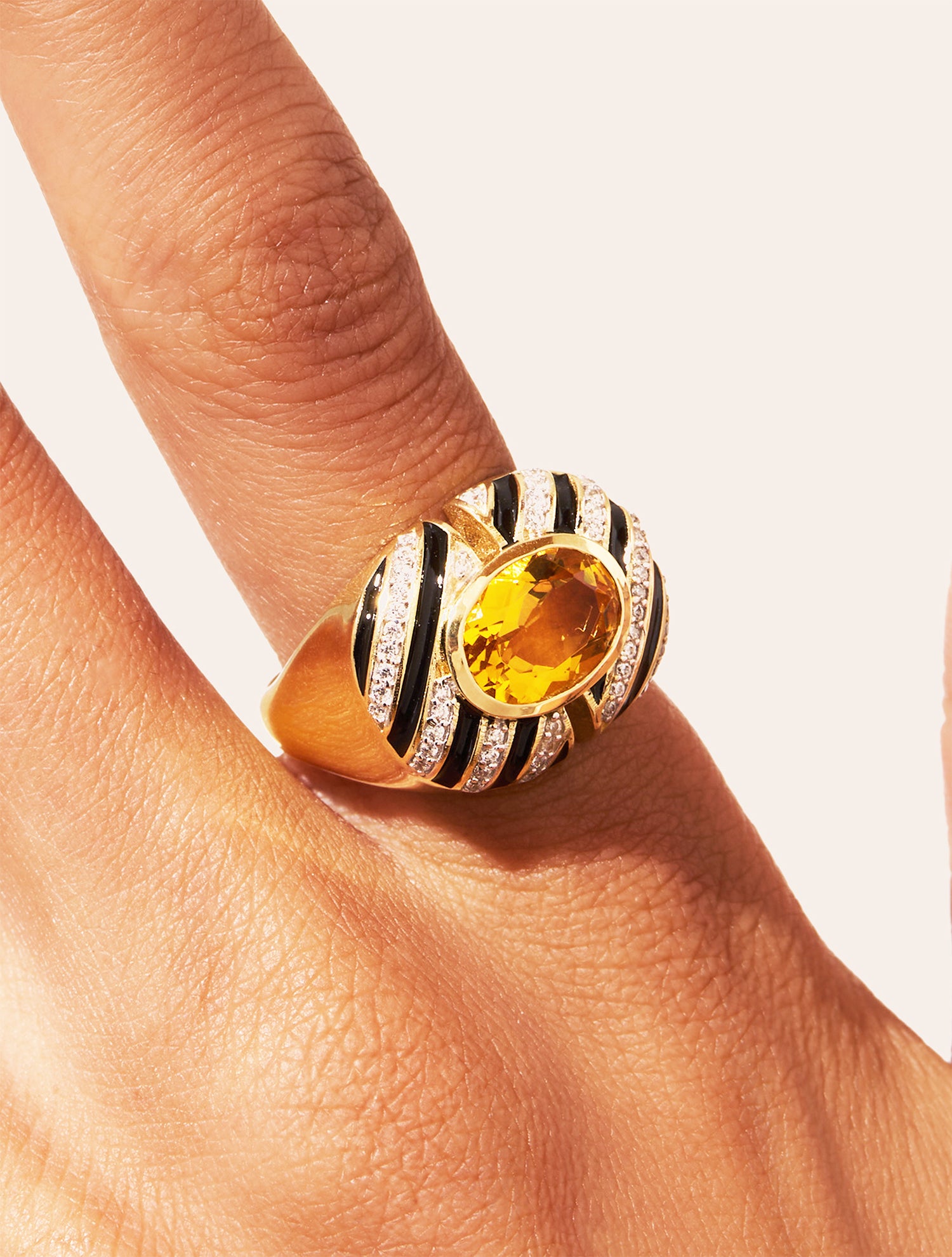 Zèbre Ring - Yellow Colored Quartz & Black Enamel