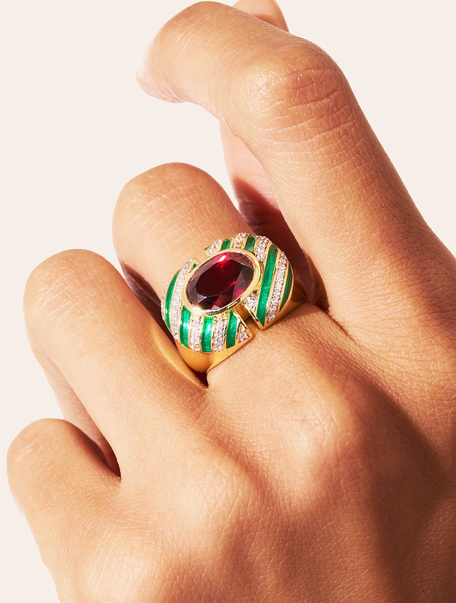 Zèbre Ring – Garnet-Toned Quartz & Green Enamel