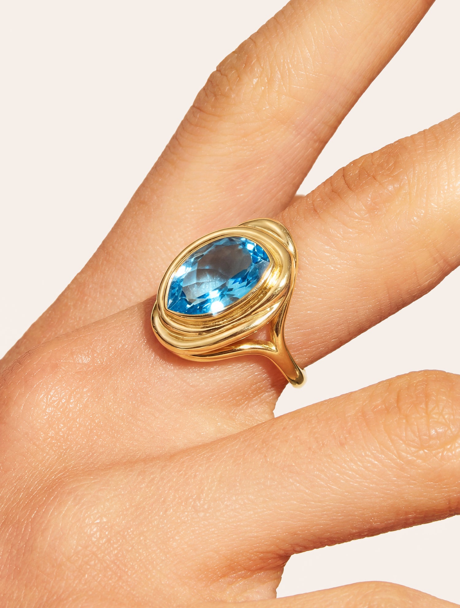 Bague poire - quartz coloré bleu clair - Riviera