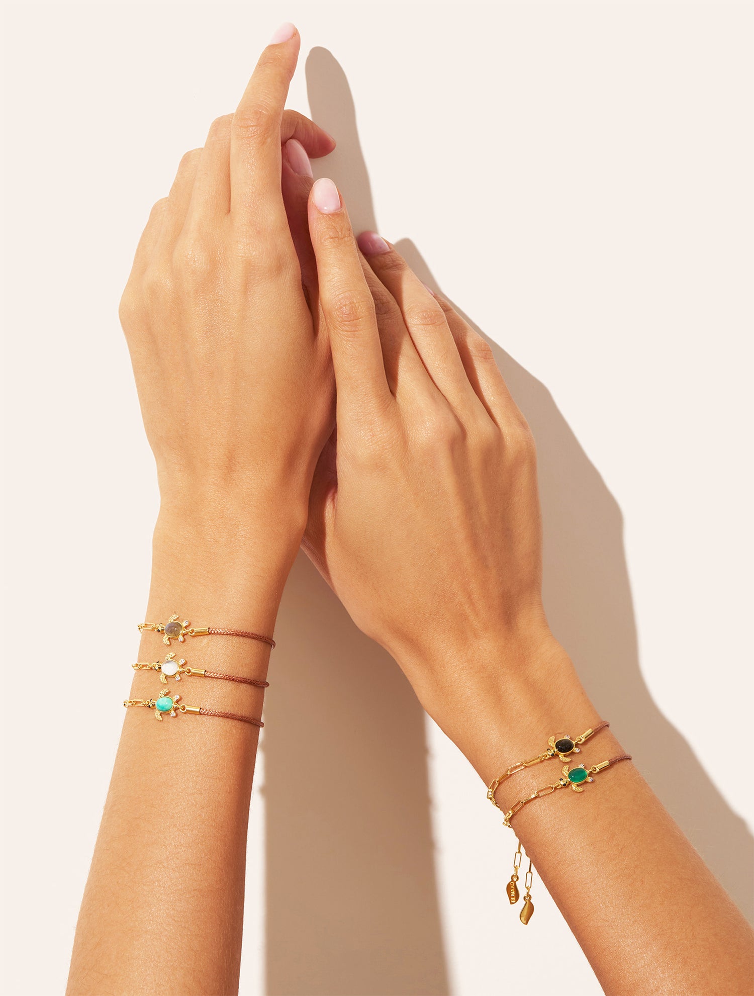 Mother-of-pearl/beige turtle bracelet - Sauvage sauvage II