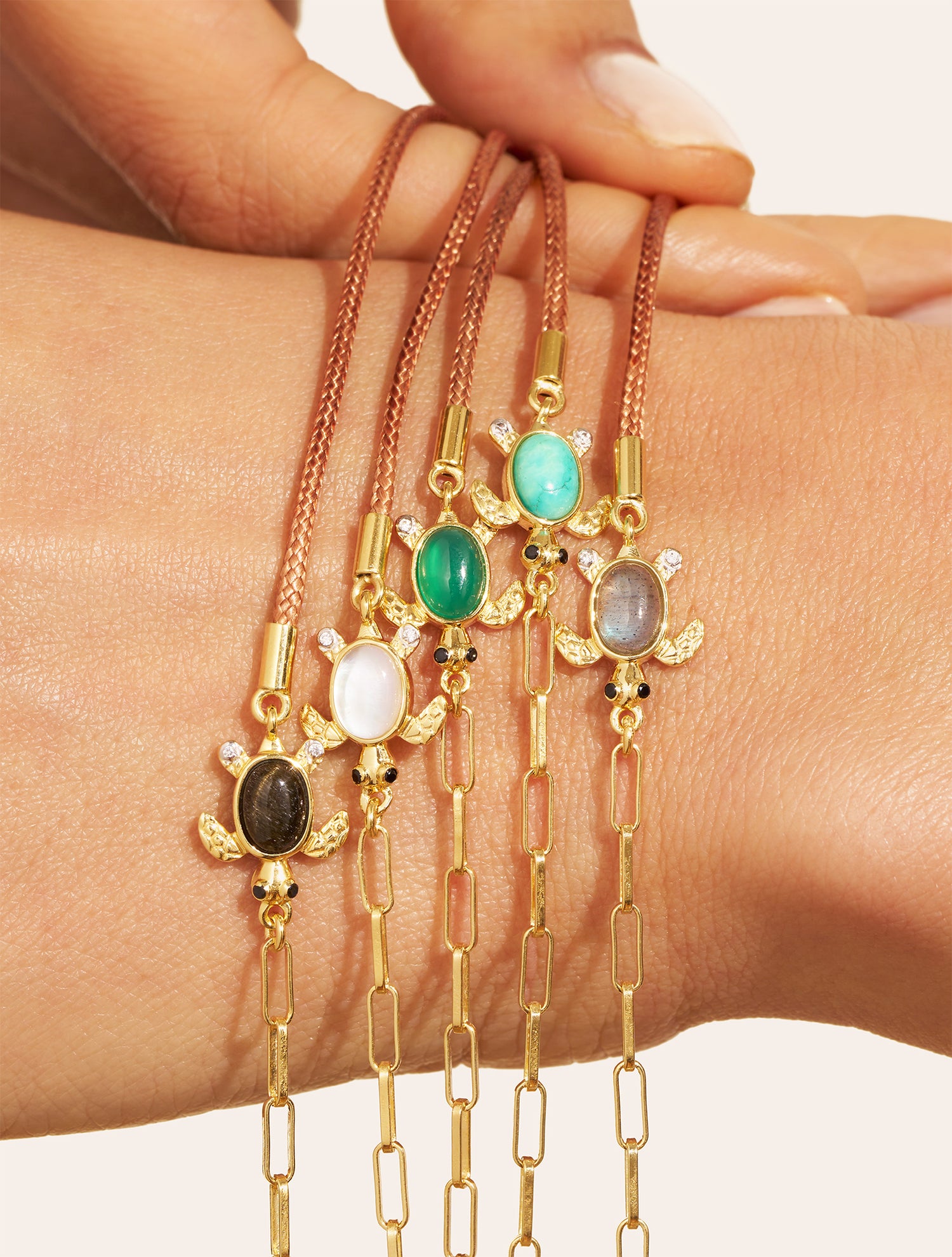 Mother-of-pearl/beige turtle bracelet - Sauvage sauvage II