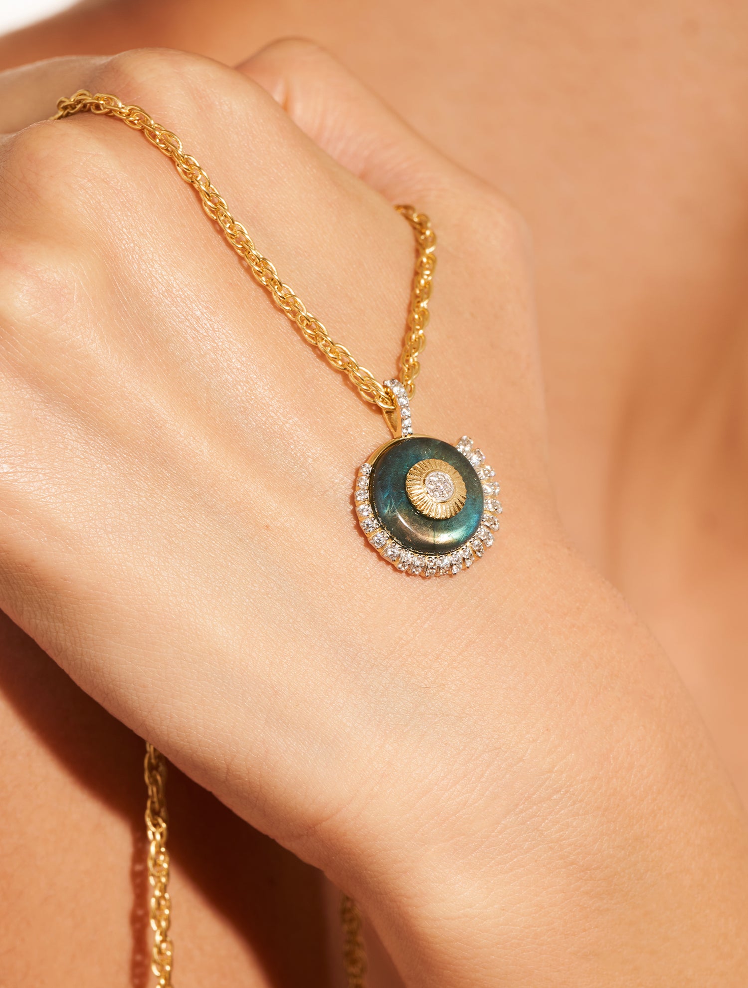 Shell long necklace - Labradorite