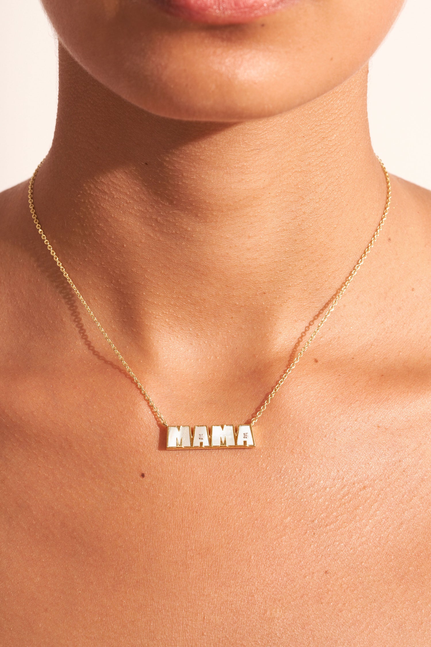 collier écriture mama nacre chaine fine