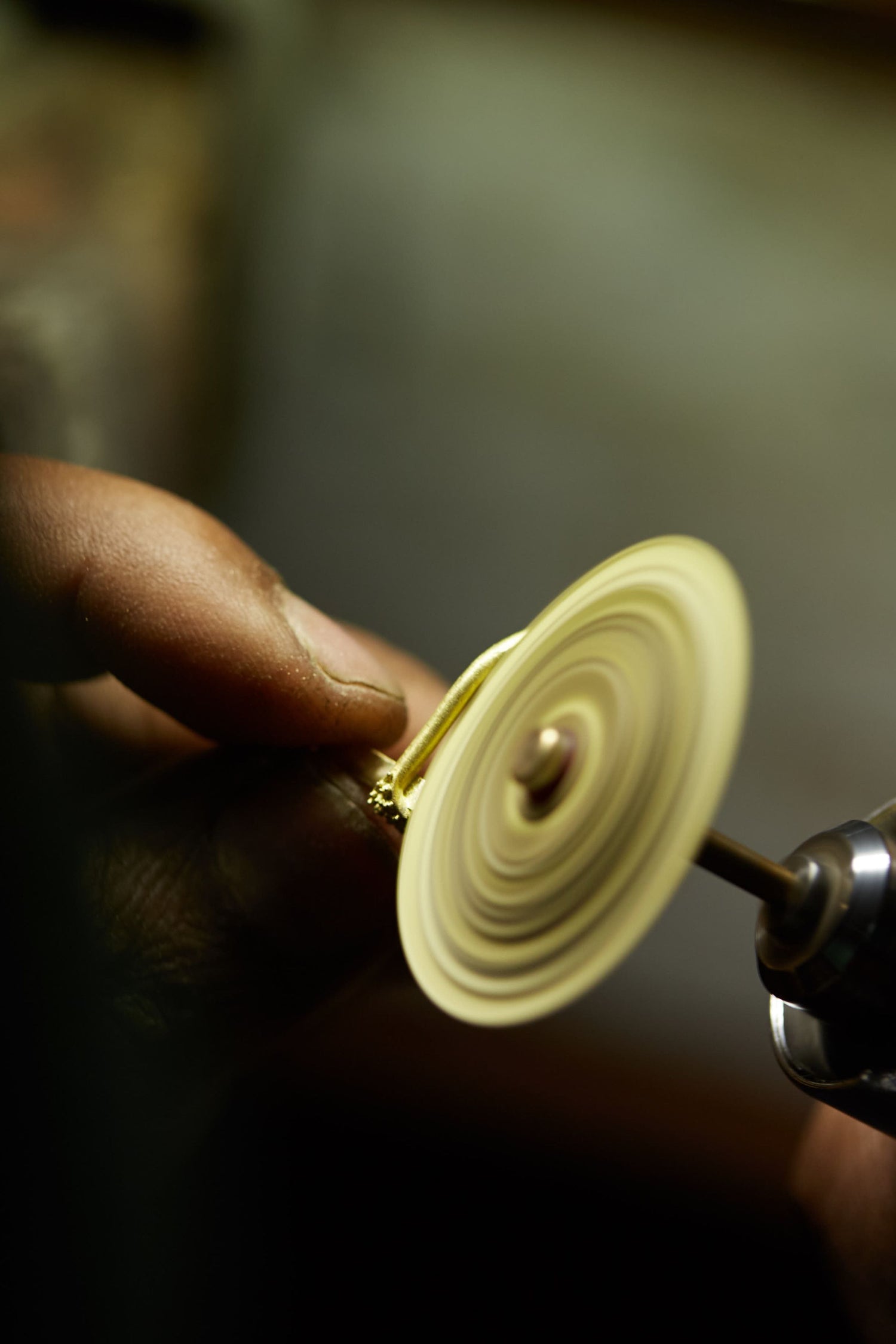 Savoir_faire_bijoux_dores_atelier