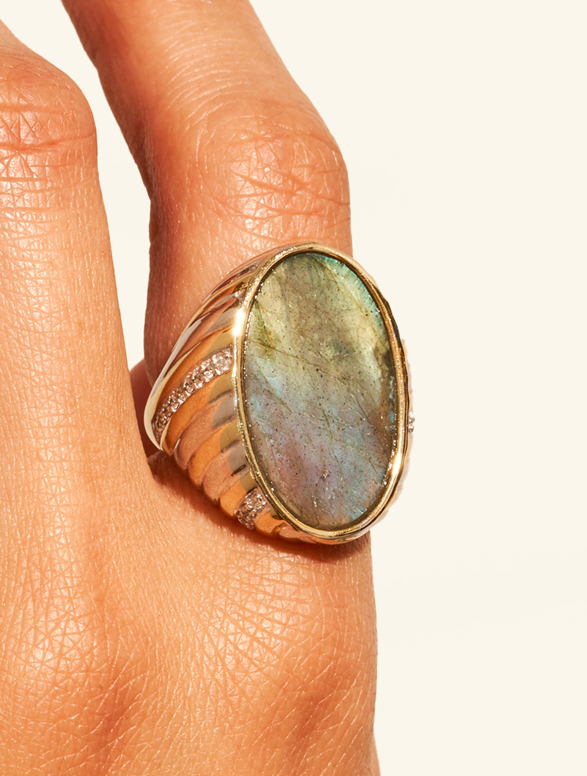 bague amara labradorite ovale pierre grise avec reflets